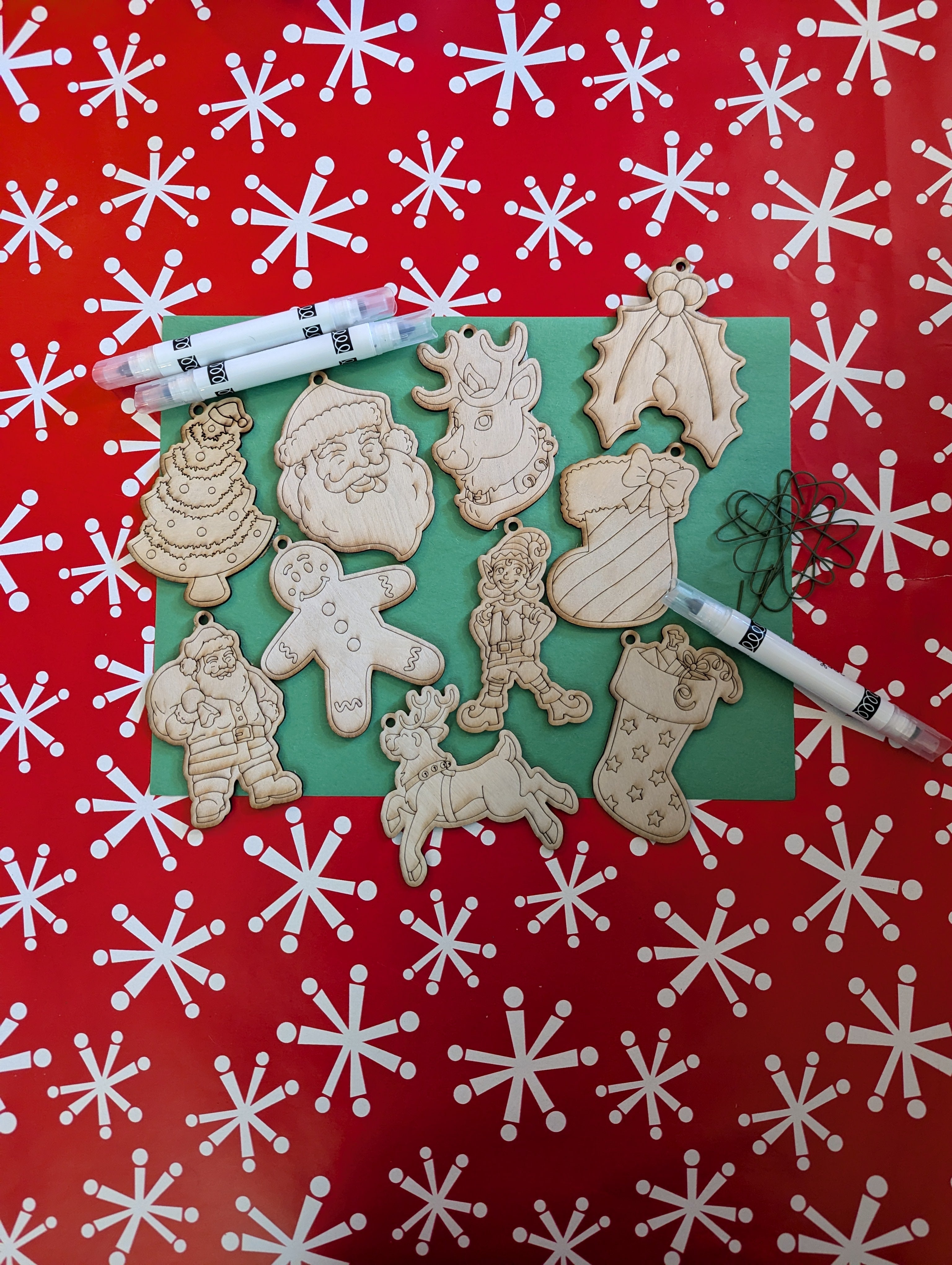 Holiday Wood Ornament Coloring Kit
