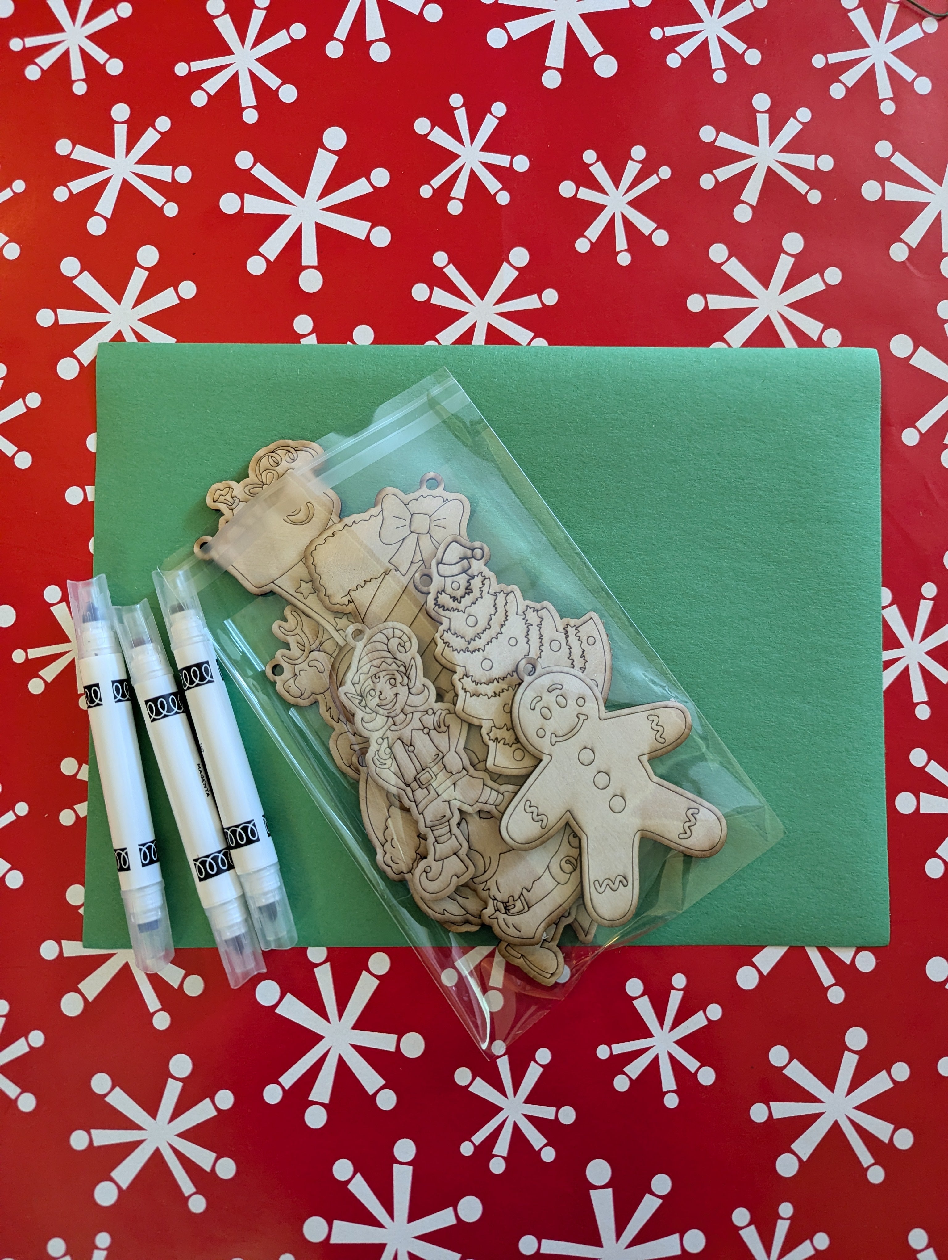 Holiday Wood Ornament Coloring Kit